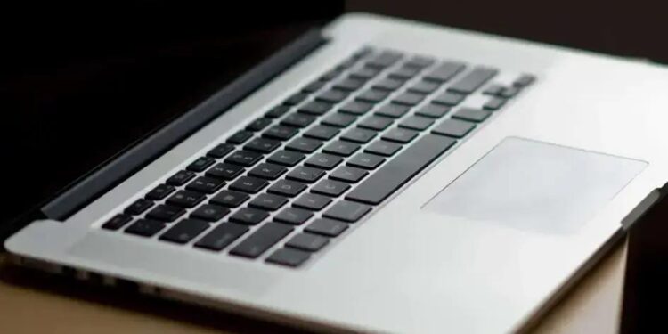 Judiciário nega indenização a consumidor por conserto de MacBook Pro