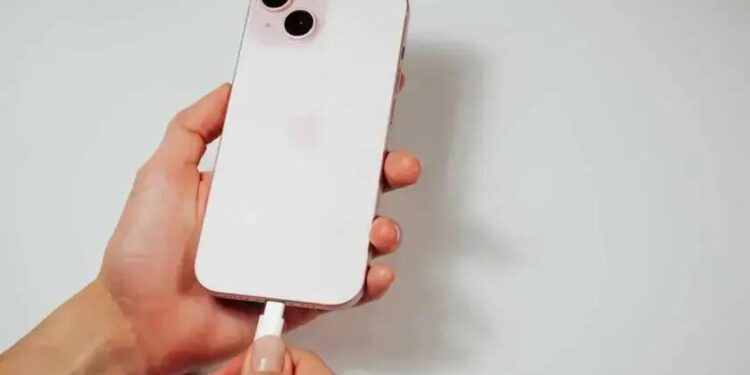 Aproveite RÁPIDO: iPhone 15 (512GB) com 26% de DESCONTO!