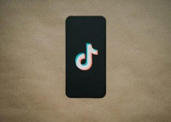 Como ativar a TRADUÇÃO das publicações do TikTok RÁPIDO e FÁCIL!