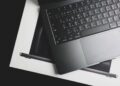 FAÇA ISSO AGORA: Atalho para BRILHO do Teclado no Mac!