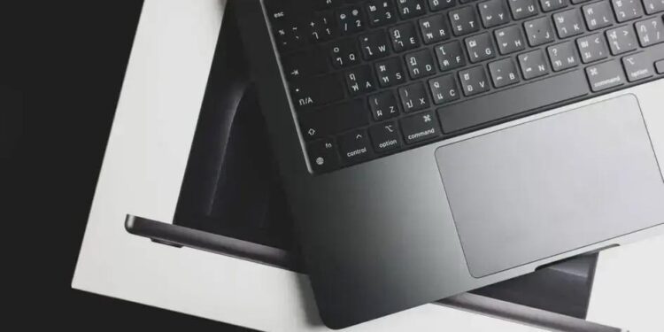 FAÇA ISSO AGORA: Atalho para BRILHO do Teclado no Mac!