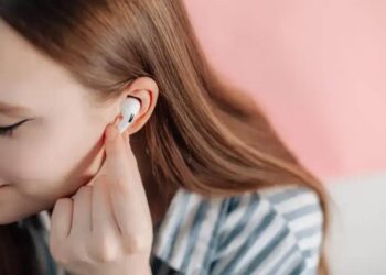 FAÇA ISSO nos AirPods: Como PAUSAR reprodução ao dormir!